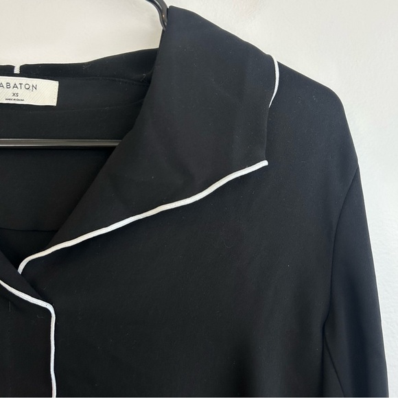 Babaton Aritzia Rena Black Long Sleeeve Blouse w/White Piping Size XS - Picture 4 of 12